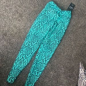 boa-v-cut-scrunch-legging